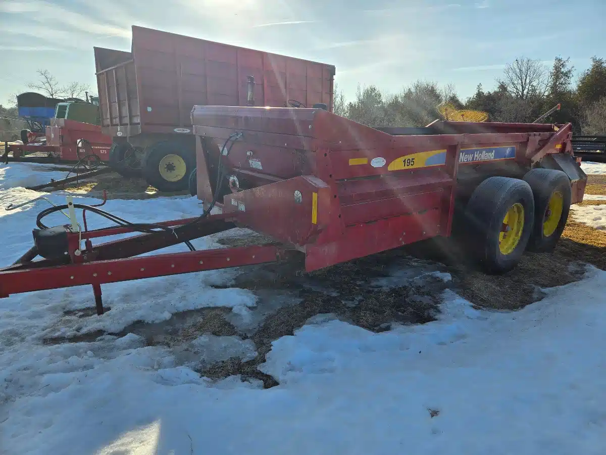 Gallery image 2 for Used New Holland 195 Manure Spreader