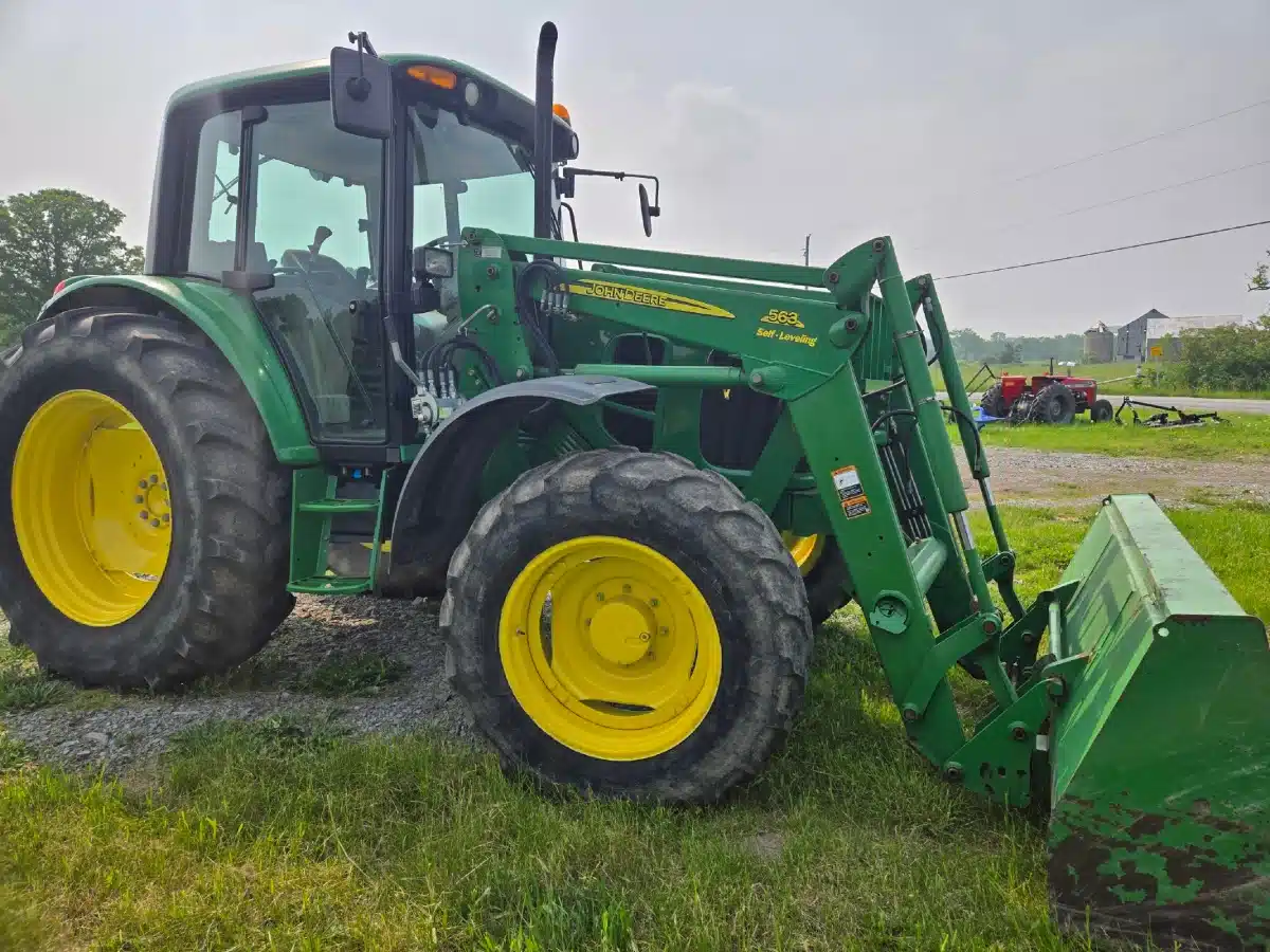 Gallery image 1 for Used John Deere 6230 Tractor