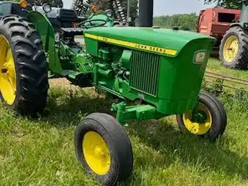 Gallery image 1 for Used John Deere 2120 Tractor