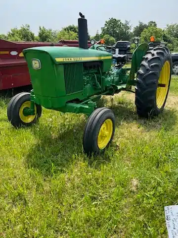 Gallery image 2 for Used John Deere 2120 Tractor