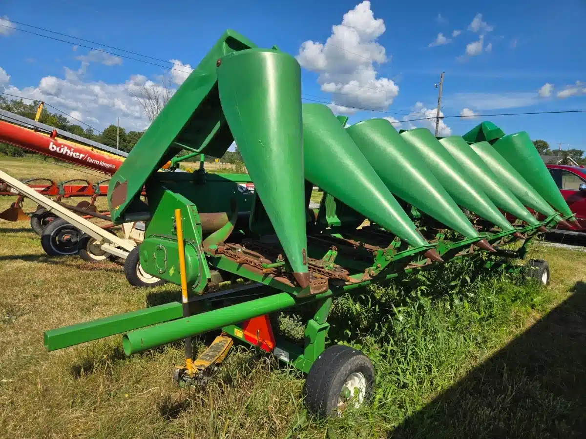 Gallery image 1 for John Deere 693 Header - Row Crop