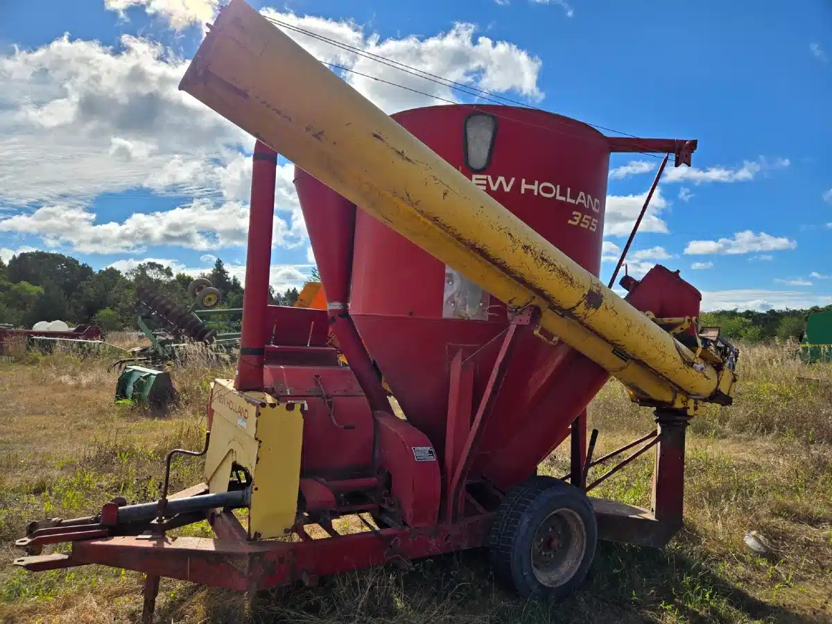 Gallery image 1 for Used New Holland 355 Mix Mill