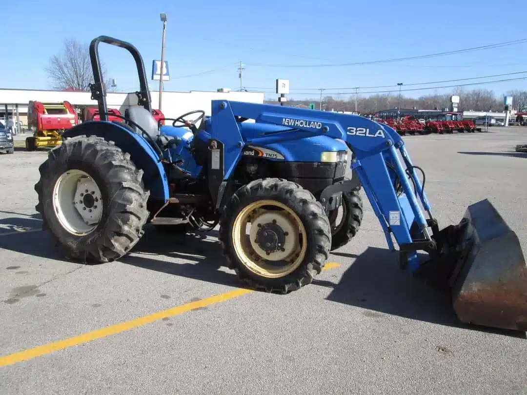 Photo de la Galerie 1 pour New Holland TN75 Tracteur