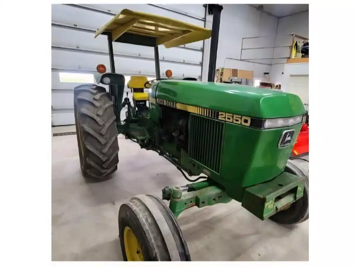 Gallery image 1 for John Deere 2550 Tractor