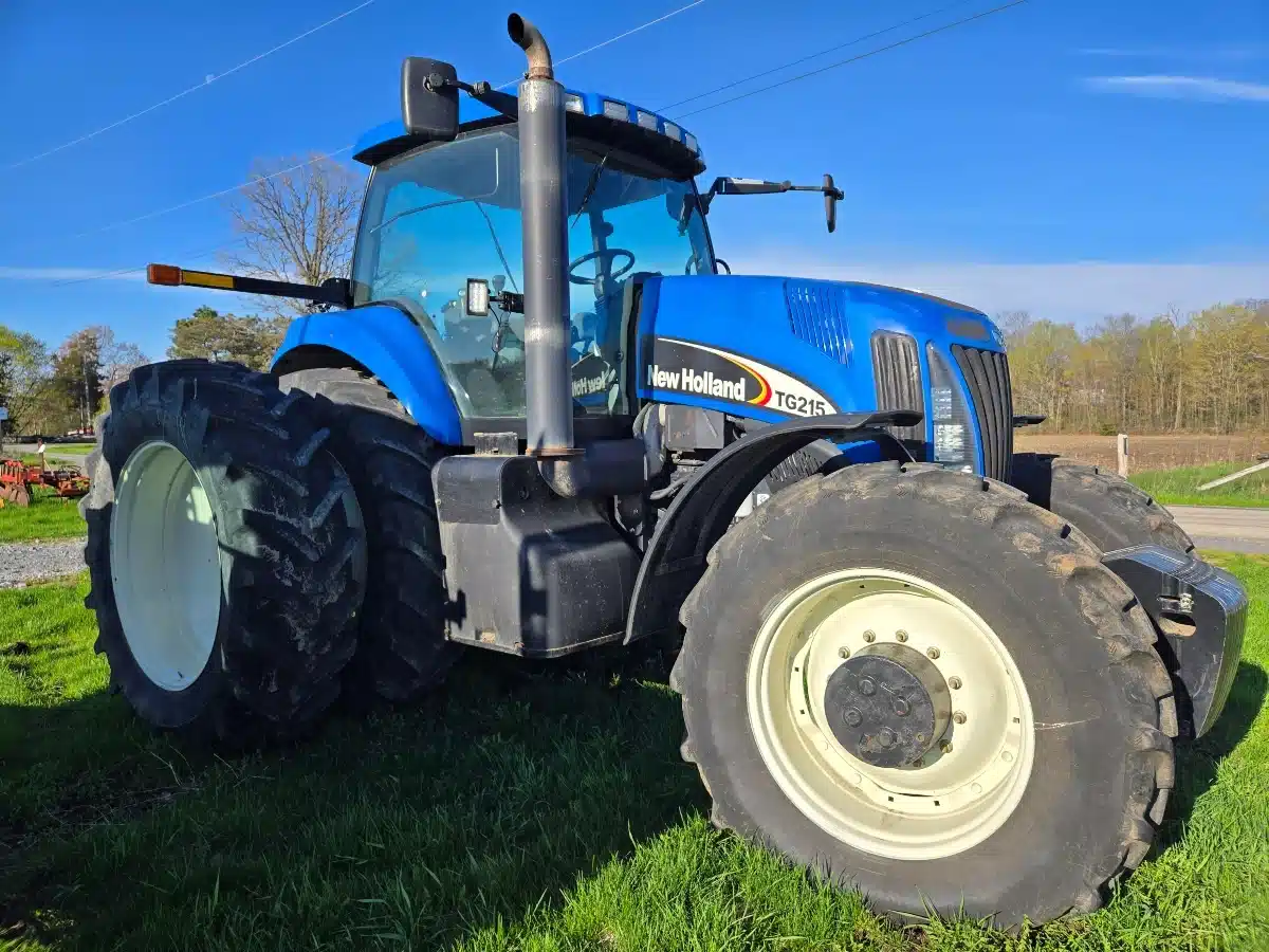 Photo de la Galerie 1 pour New Holland TG215 Tracteur
