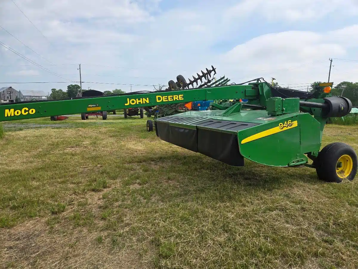 Gallery image 2 for 2019 John Deere 946 Disc Mower Conditioner