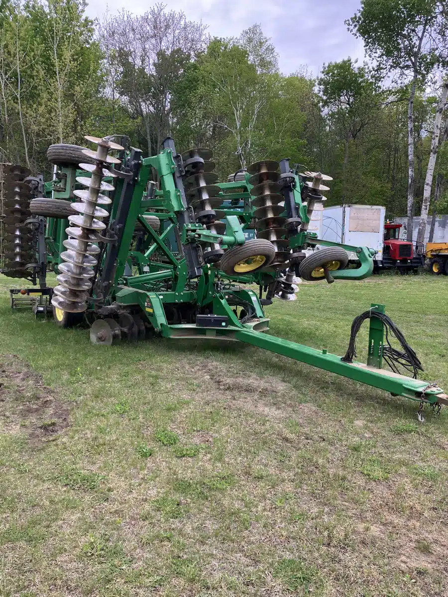 Gallery image 2 for Used 2014 John Deere 2623VT Vertical Tillage