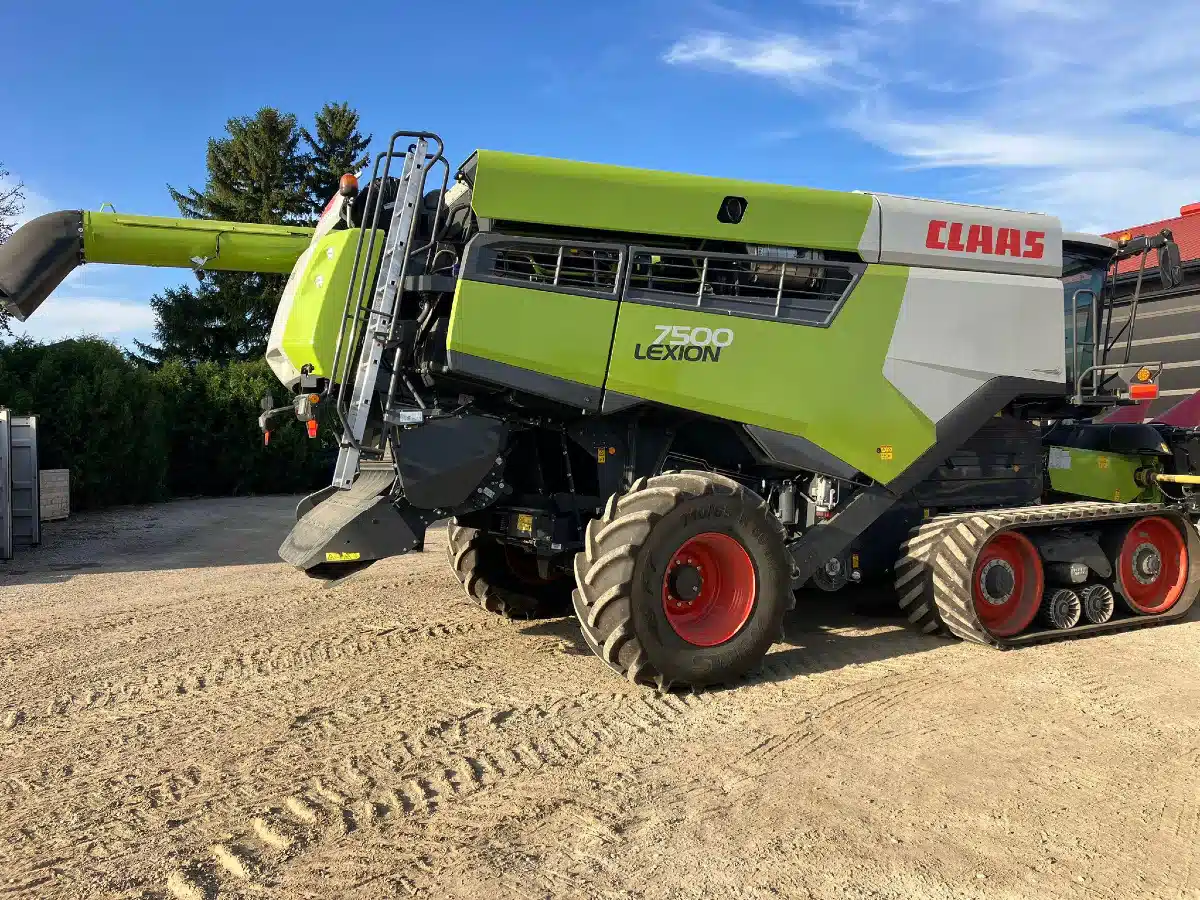 Gallery image 2 for Used 2021 CLAAS LEXION 7500tt Combine