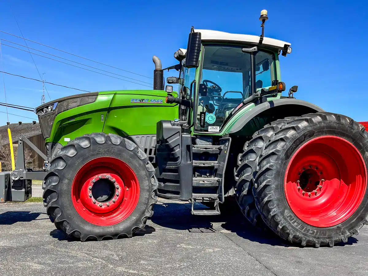 Gallery image 2 for Used 2019 Fendt 1042 VARIO Tractor