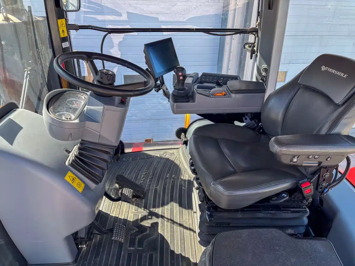 Gallery image 2 for Used 2021 Versatile 520DT Tractor