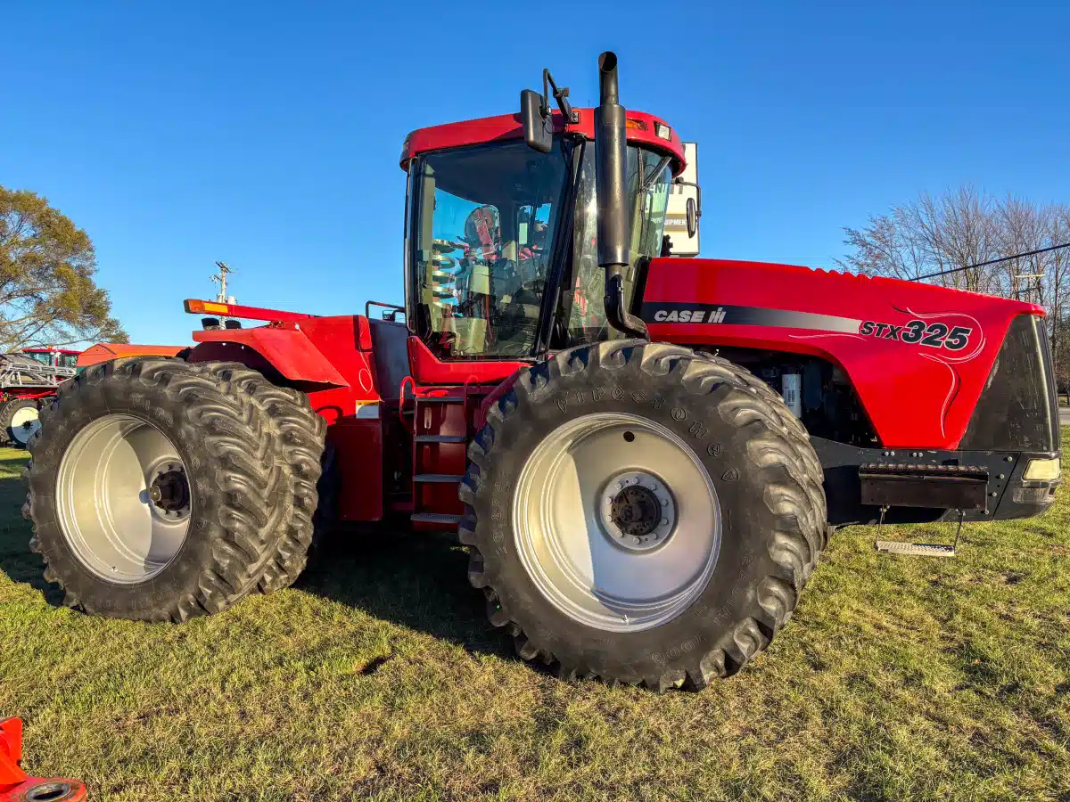Gallery image 2 for Used 2004 Case IH STX325 Tractor