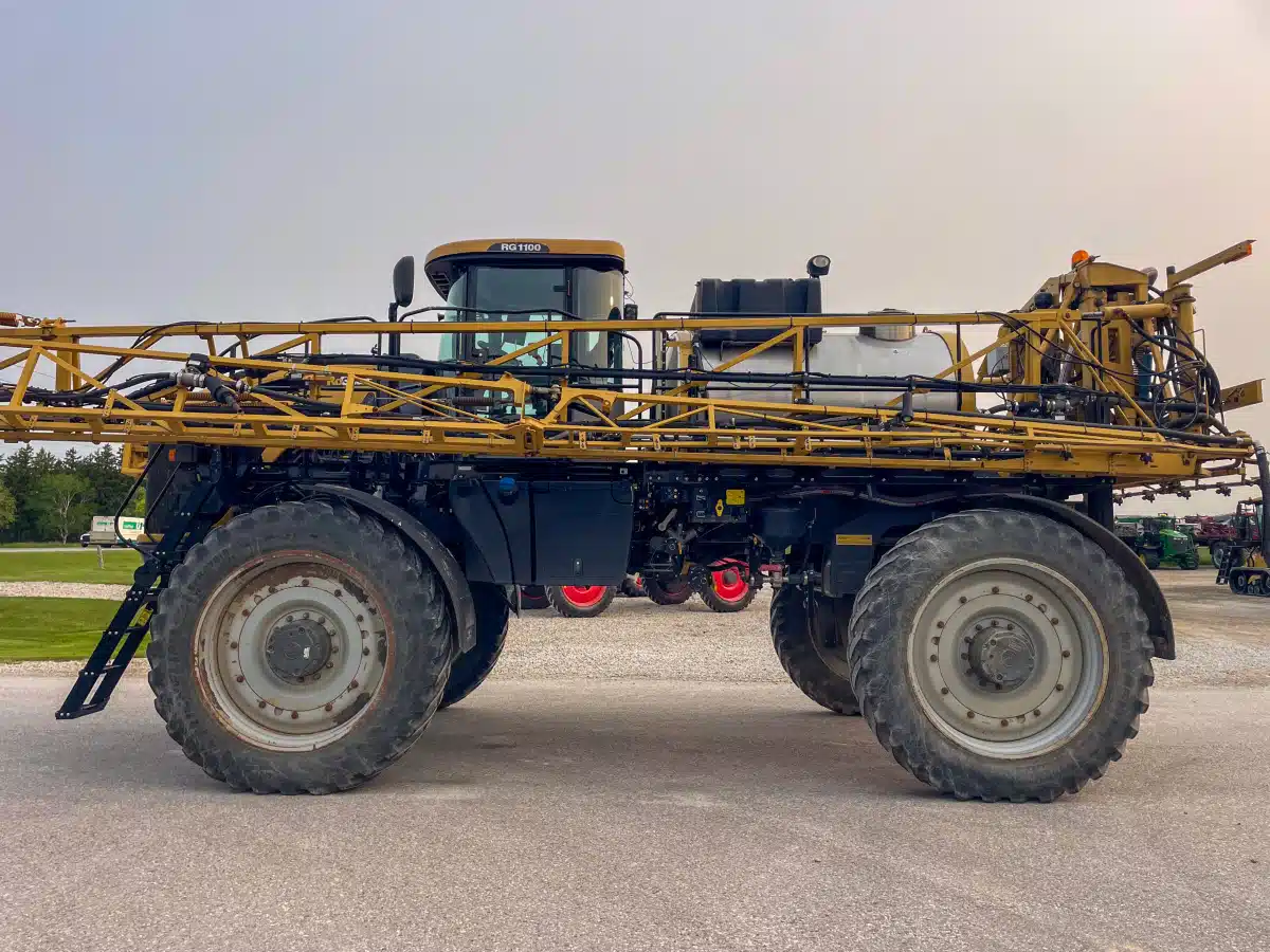 Gallery image 2 for Used 2012 RoGator 1100 Sprayer - Self Propelled