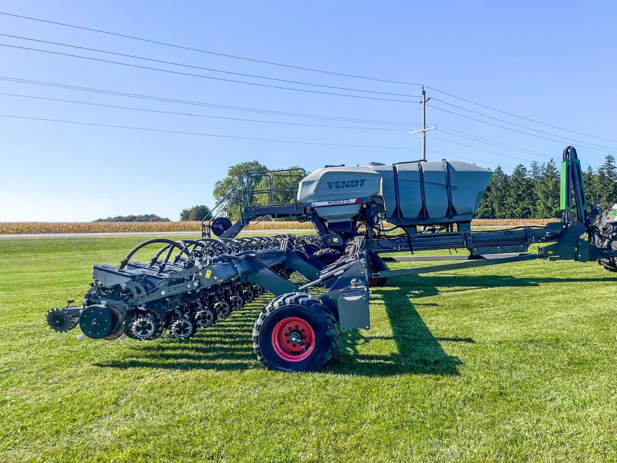 Gallery image 2 for 2023 Fendt Momentum 48-15 Planter