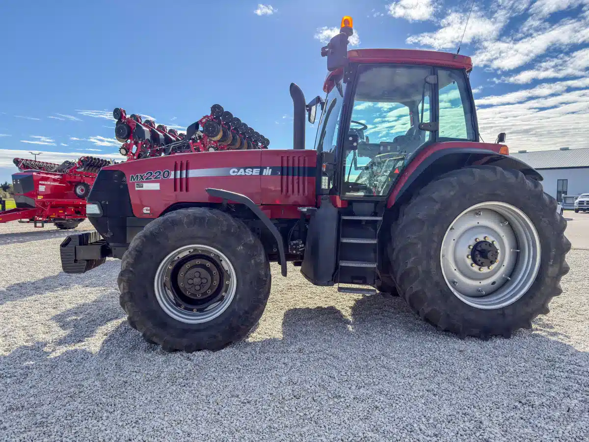 Gallery image 2 for Used 2001 Case IH MX220 Tractor