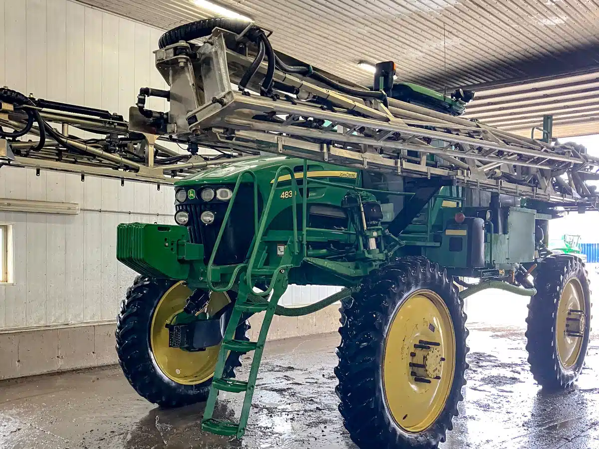 Gallery image 2 for Used 2011 John Deere 4830 Sprayer - Self Propelled