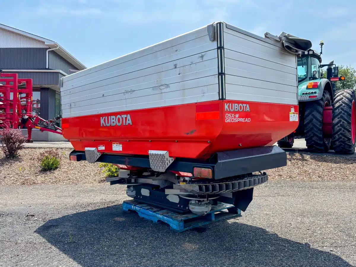 Gallery image 2 for 2015 Kubota DSX-W GEOSPREAD Spreader - Fertilizer