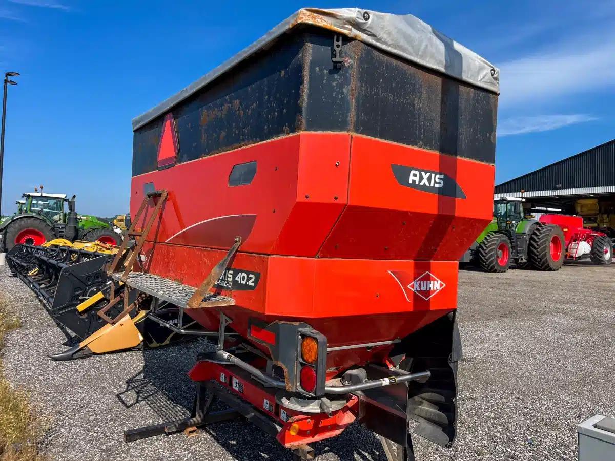 Photo de la Galerie 1 pour 2020 Kuhn AXIS 40.2 épandeur à engrais