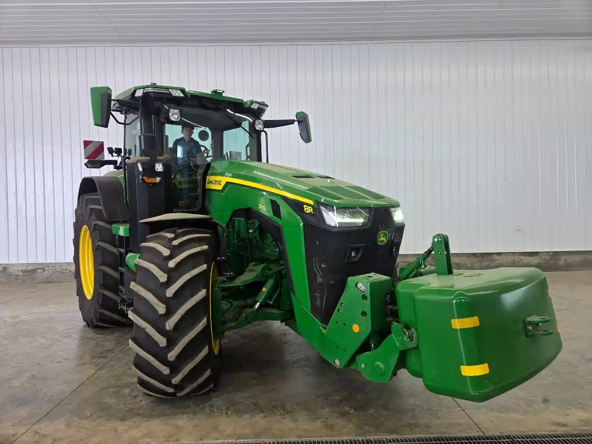 Gallery image 1 for 2021 John Deere 8R 370 Tractor
