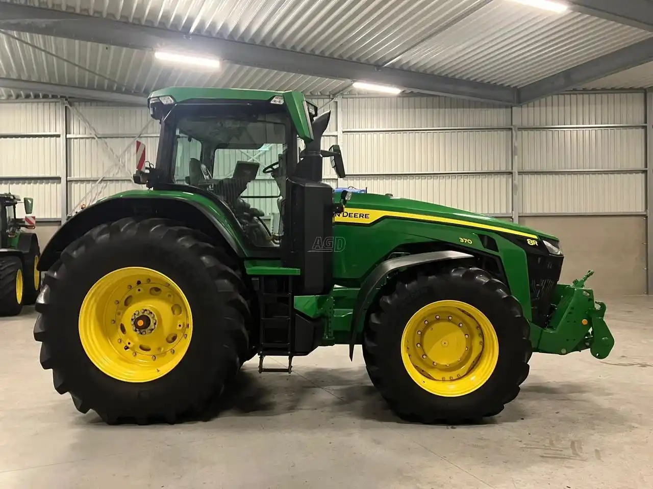 Gallery image 2 for Used 2021 John Deere 8R 370 Tractor