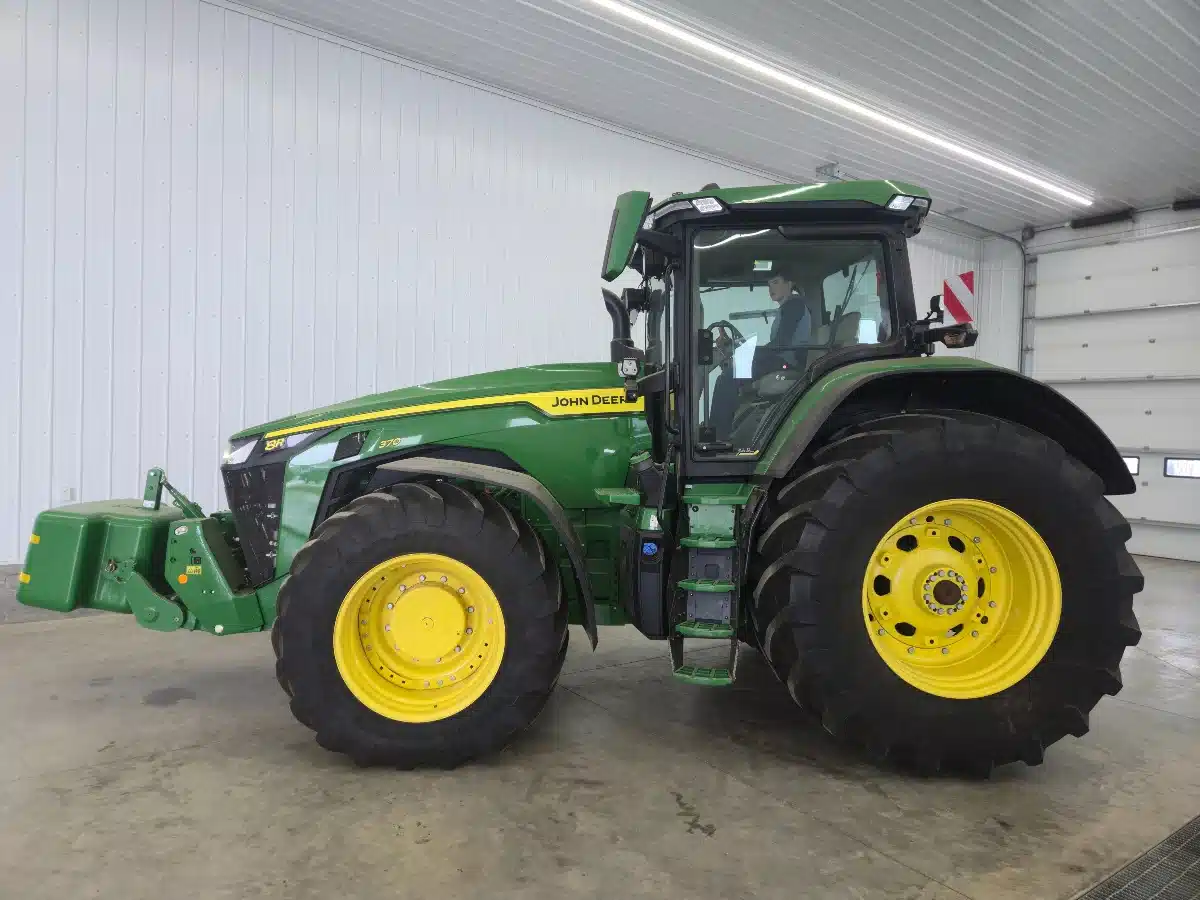 Gallery image 2 for 2022 John Deere 8R 370 Tractor