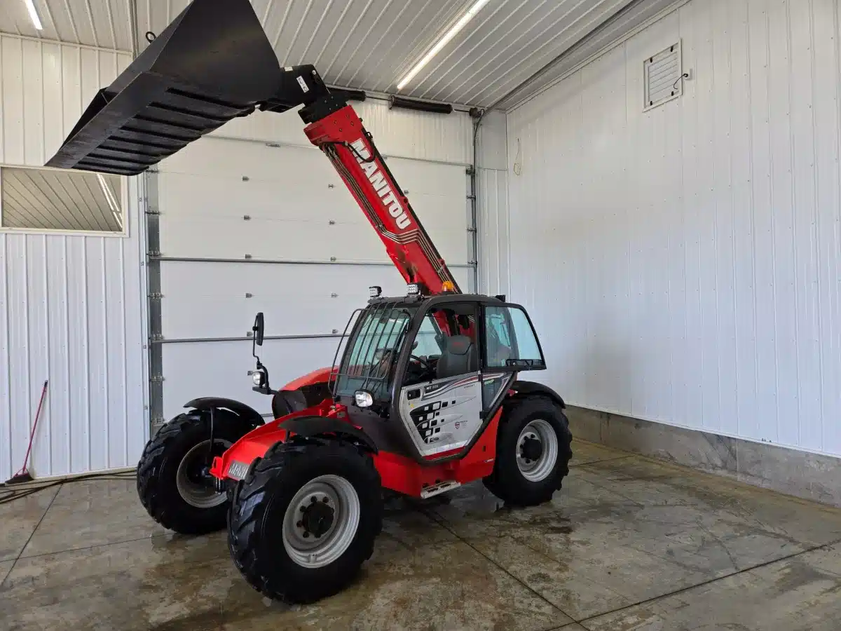 Gallery image 1 for Used 2017 Manitou MT932 TeleHandler