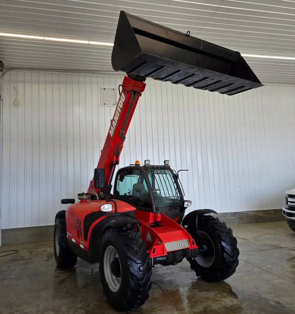 Gallery image 2 for Used 2017 Manitou MT932 TeleHandler