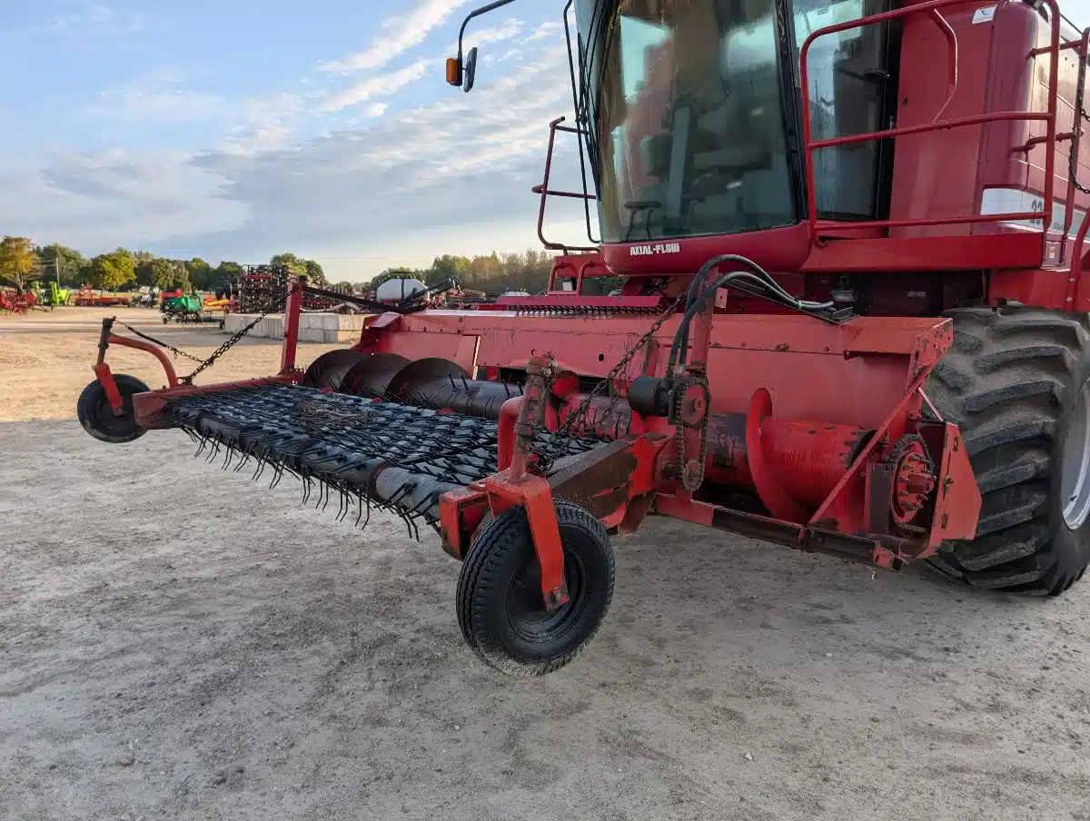 Gallery image 2 for Used 2000 Case IH 2366 Combine