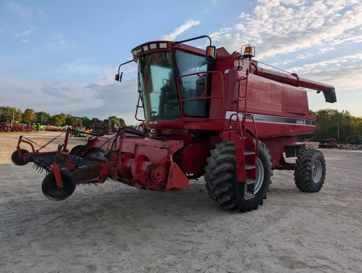Gallery image 1 for Used 2000 Case IH 2366 Combine