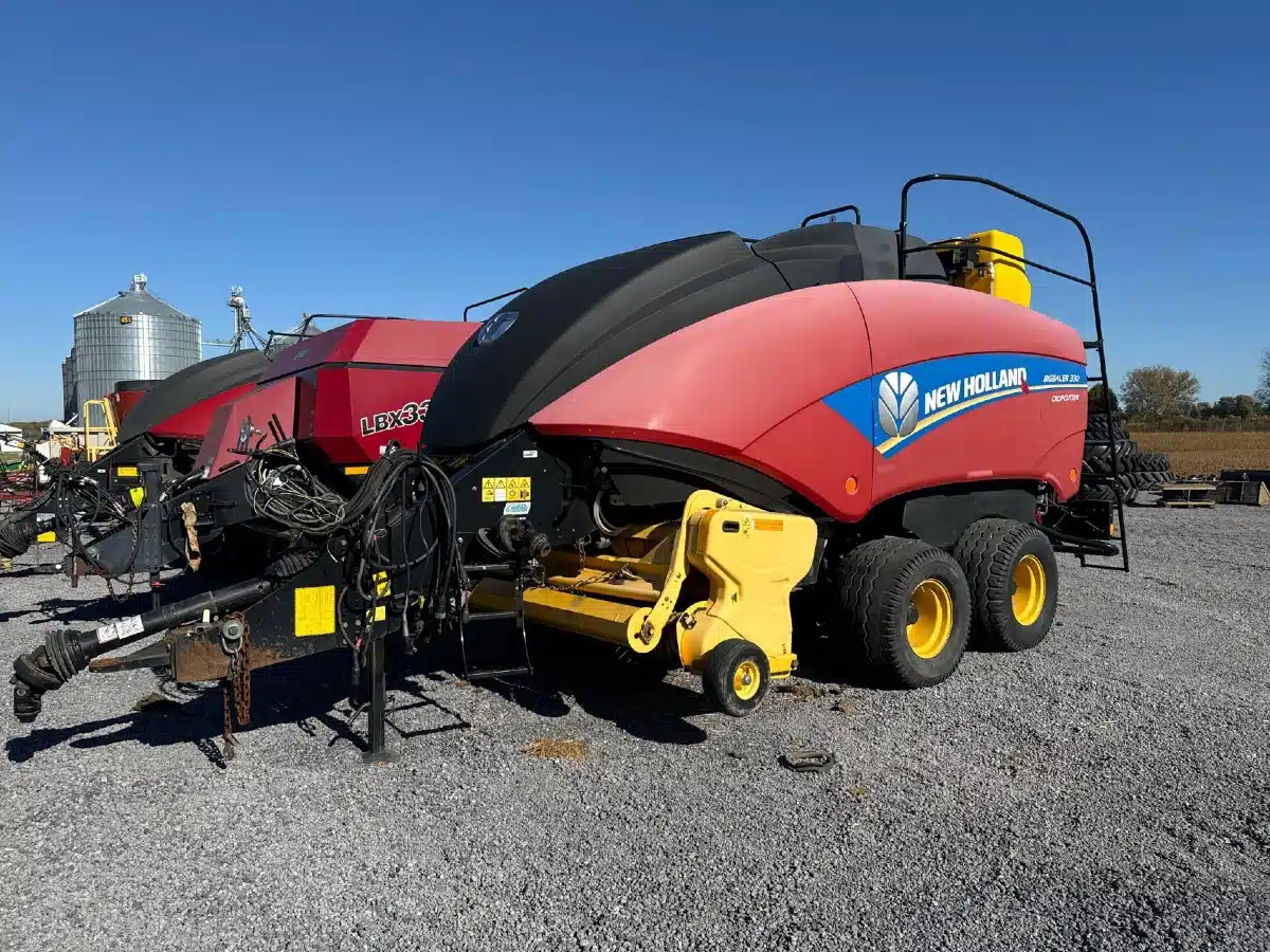 Gallery image 1 for Used New Holland BIG BALER 330 Square Baler - Large