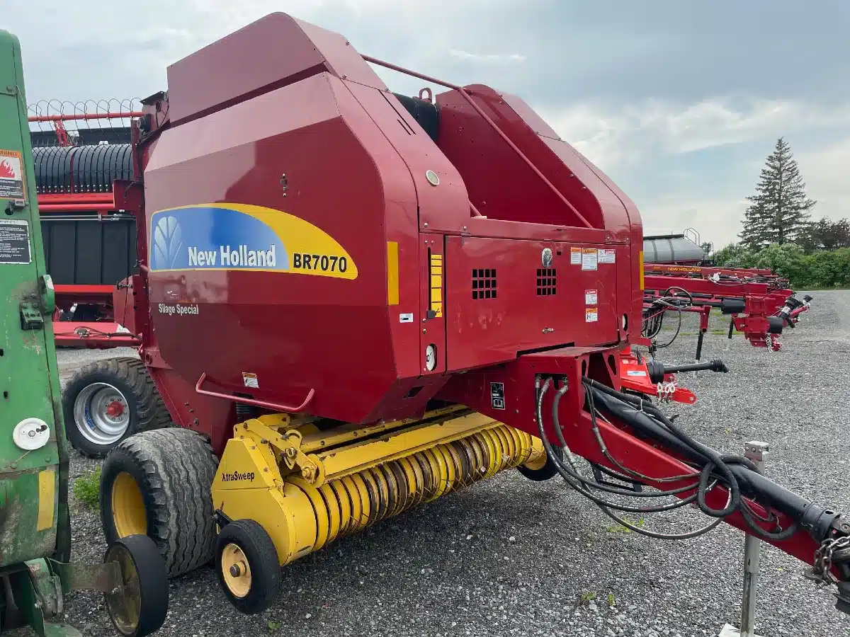 Gallery image 2 for Used New Holland BR7070 Round Baler