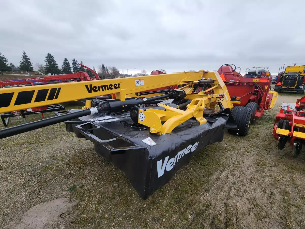 Photo de la Galerie 2 pour 2025 Vermeer TM1410 Faucheuse à disques