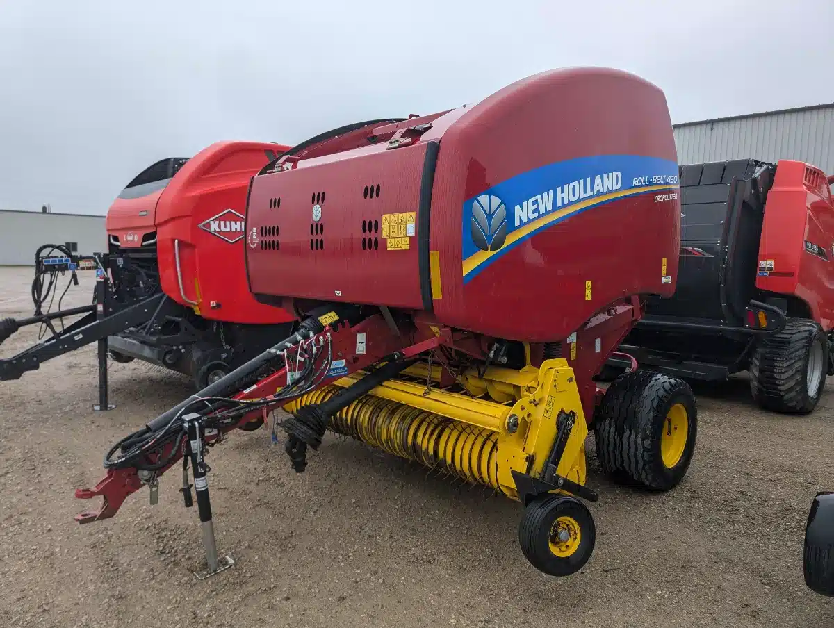Gallery image 1 for 2017 New Holland ROLL-BELT 450 Round Baler