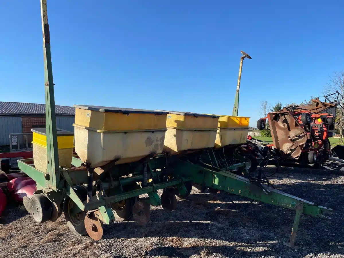 Gallery image 1 for Used John Deere 7000 Planter