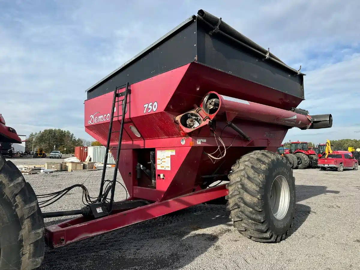 Gallery image 1 for Used Case IH 750 Grain Cart