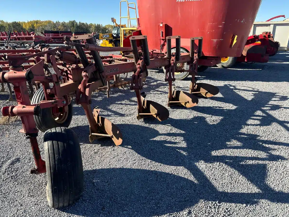 Gallery image 1 for Used Case 720 Plow