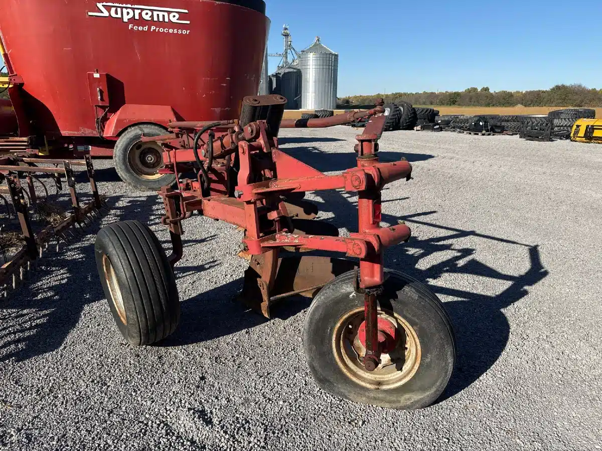 Gallery image 2 for Used Case 720 Plow