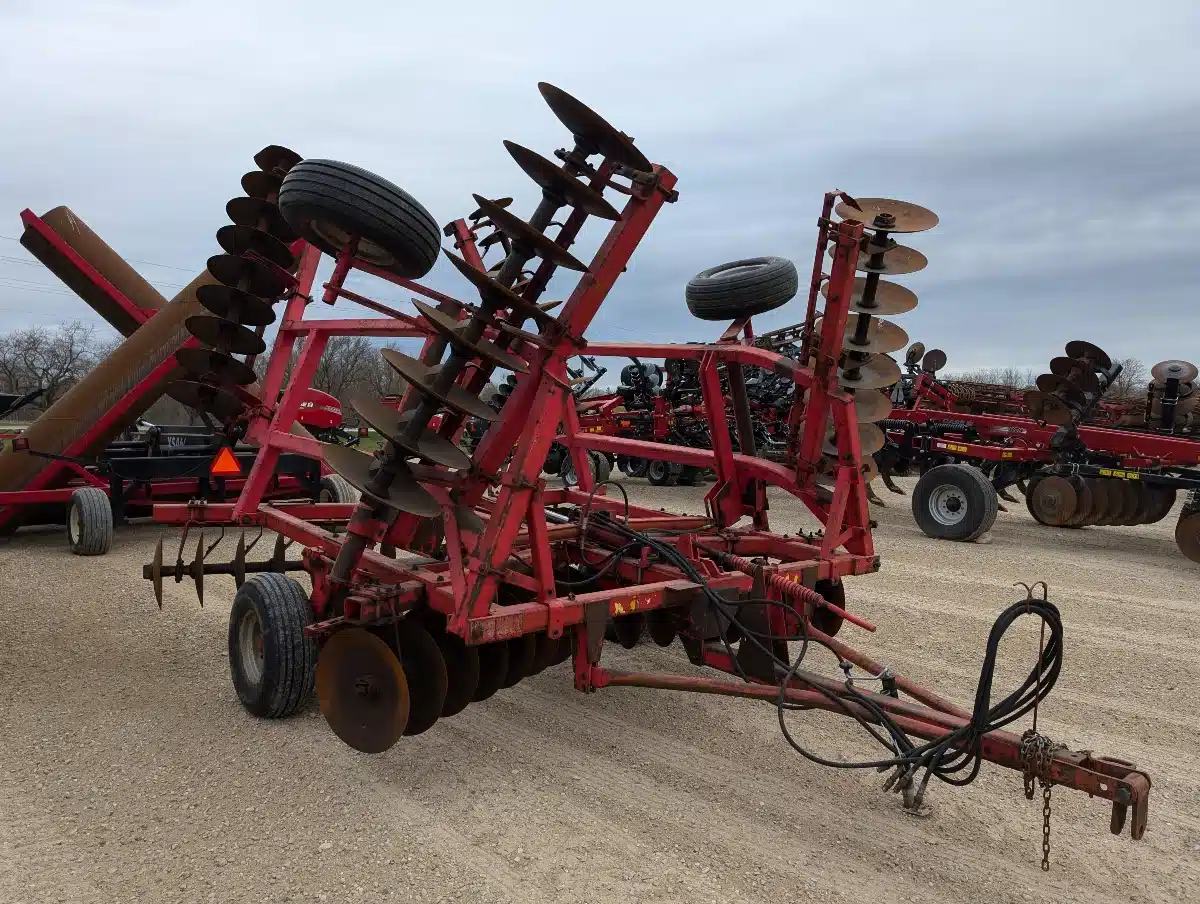 Gallery image 2 for Used Massey Ferguson 820 Disc