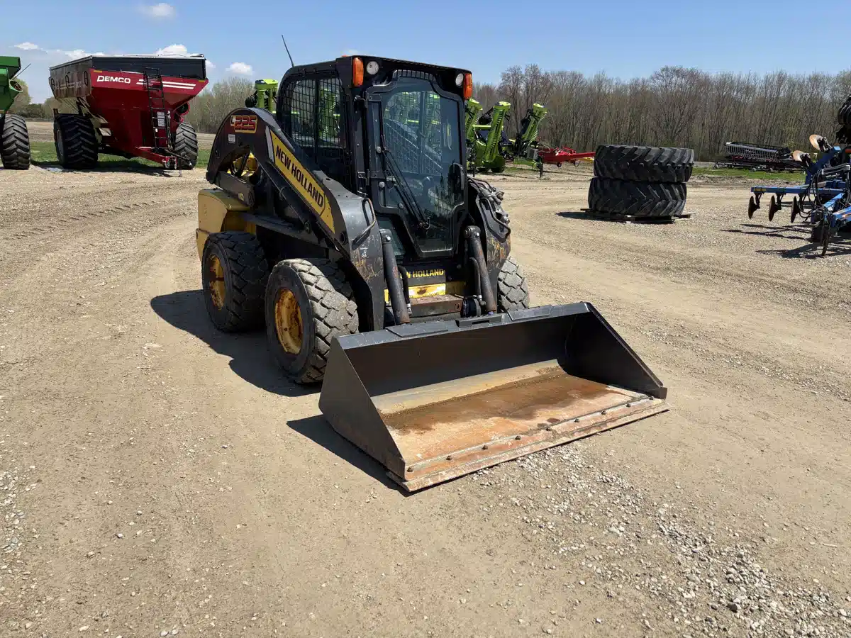 Gallery image 2 for Used 2015 New Holland L225 Skid Steer