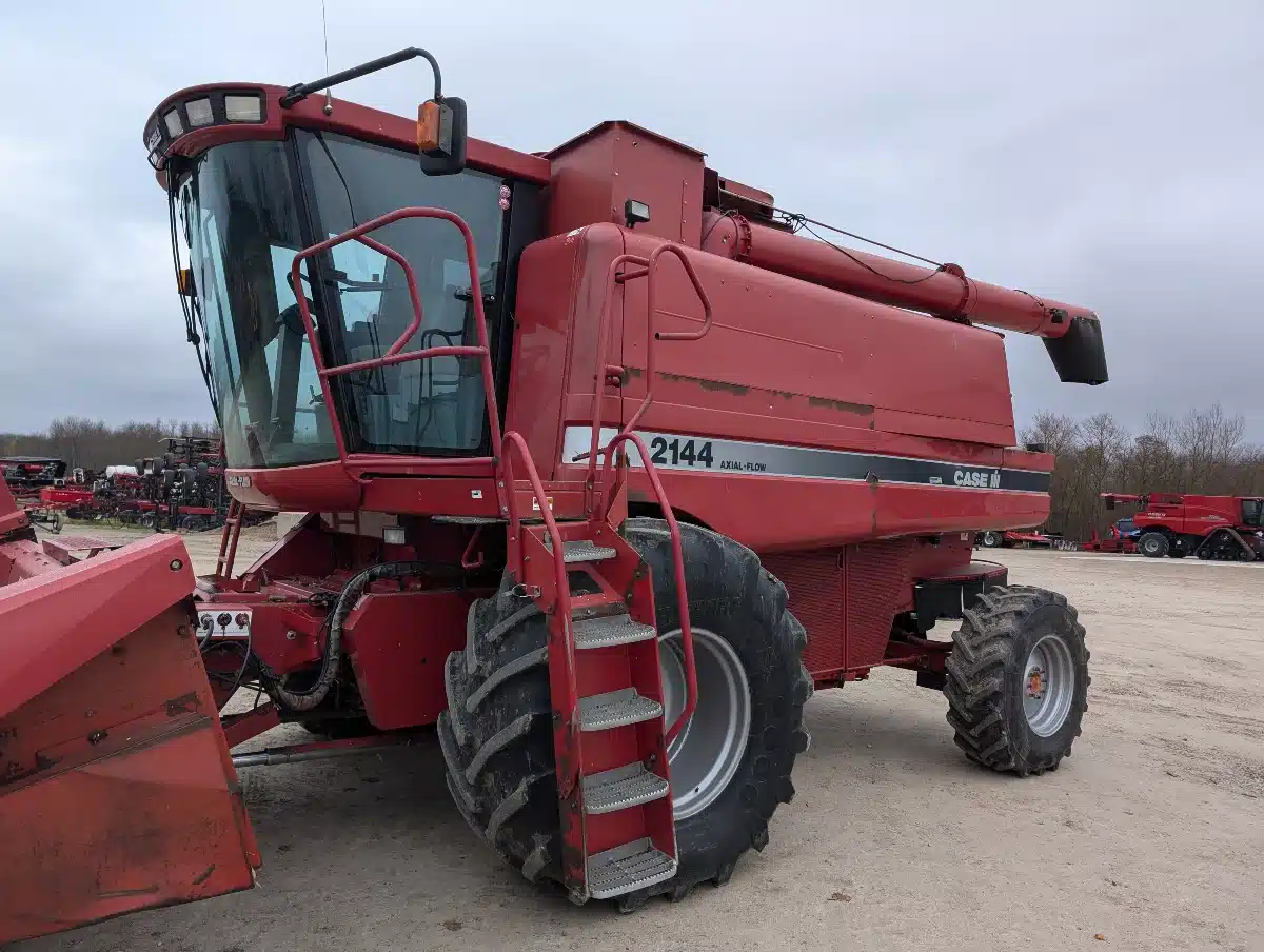 Gallery image 1 for Used 1997 Case IH 2144 Combine