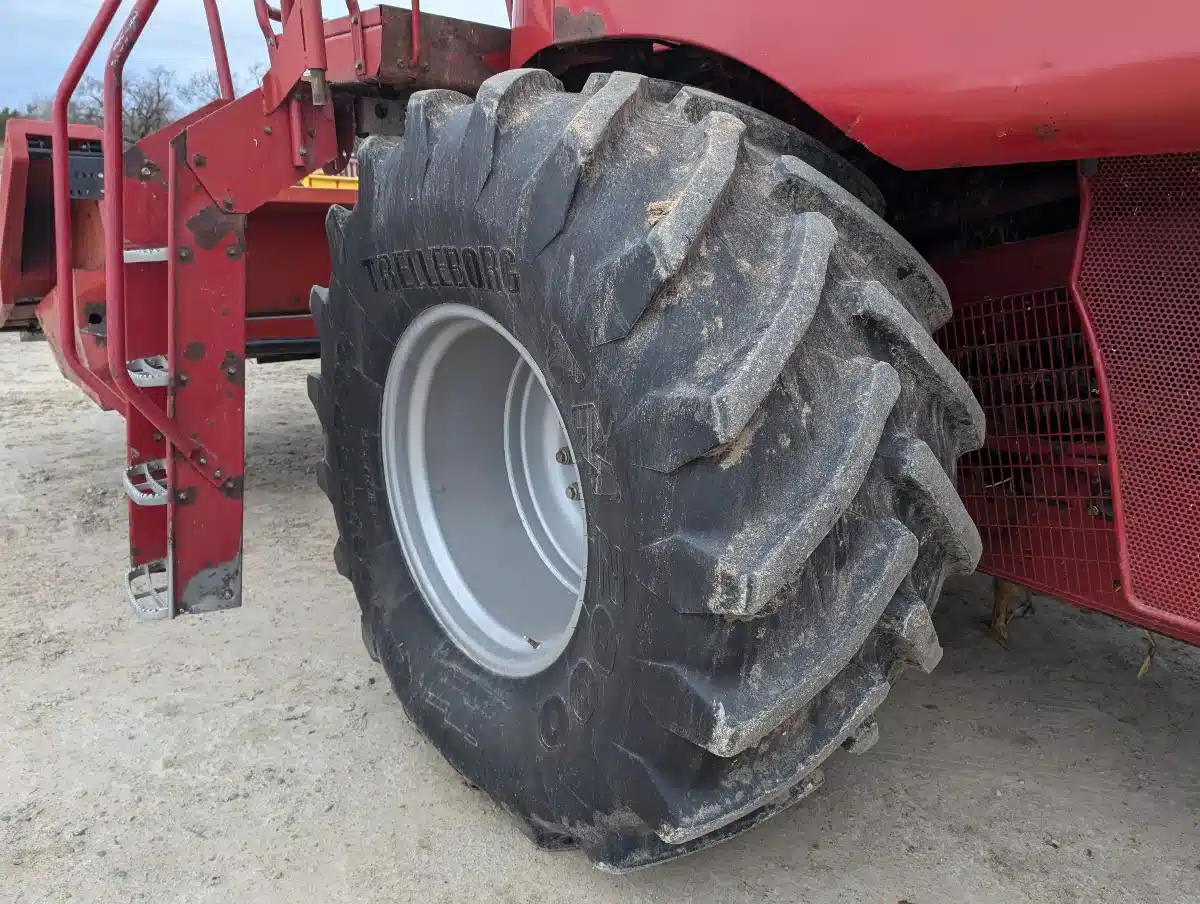 Gallery image 2 for Used 1997 Case IH 2144 Combine