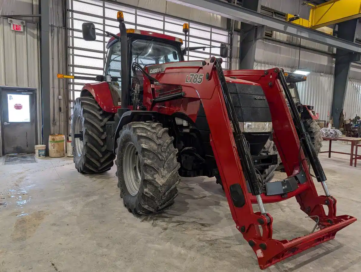 Gallery image 1 for Used 2011 Case IH MAGNUM 225 CVT Tractor