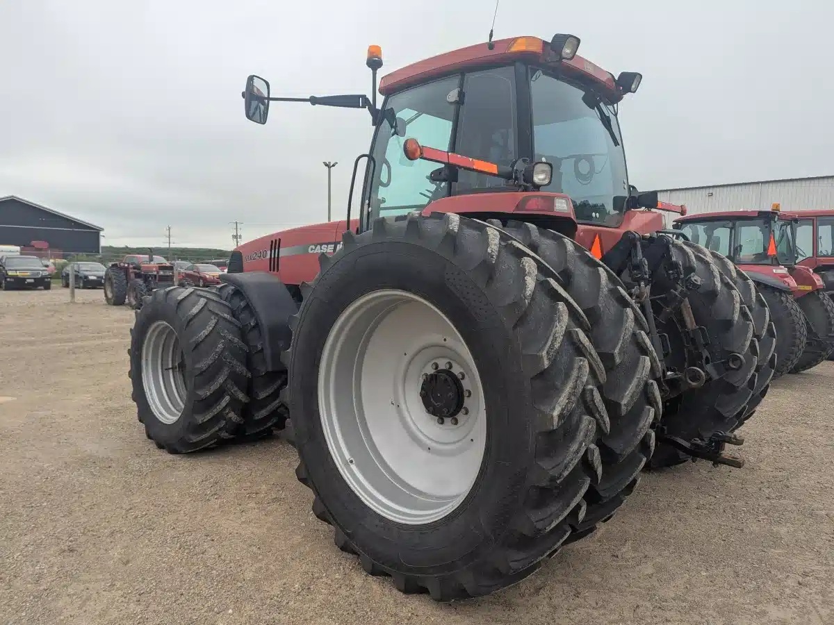 Gallery image 2 for Used 2001 Case IH MX240 Tractor
