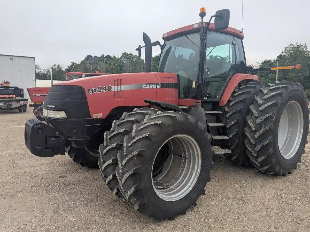 Gallery image 1 for Used 2001 Case IH MX240 Tractor