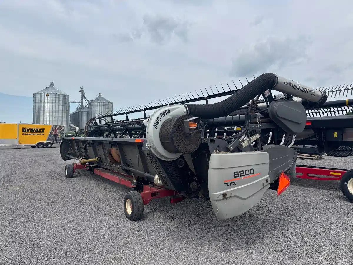 Gallery image 1 for Used 2008 Gleaner 8200 Header - Auger