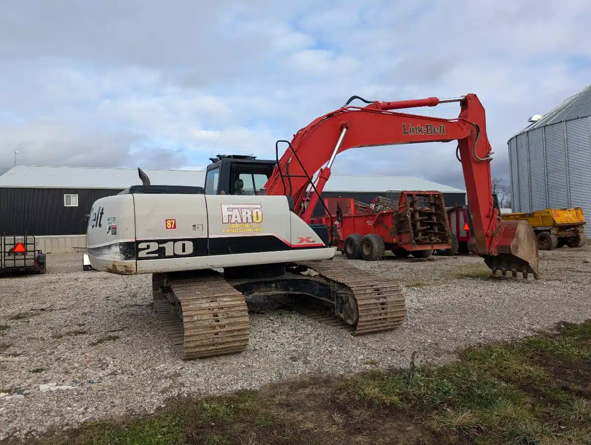 Gallery image 2 for 2017 Unspecified 210X2 Excavator