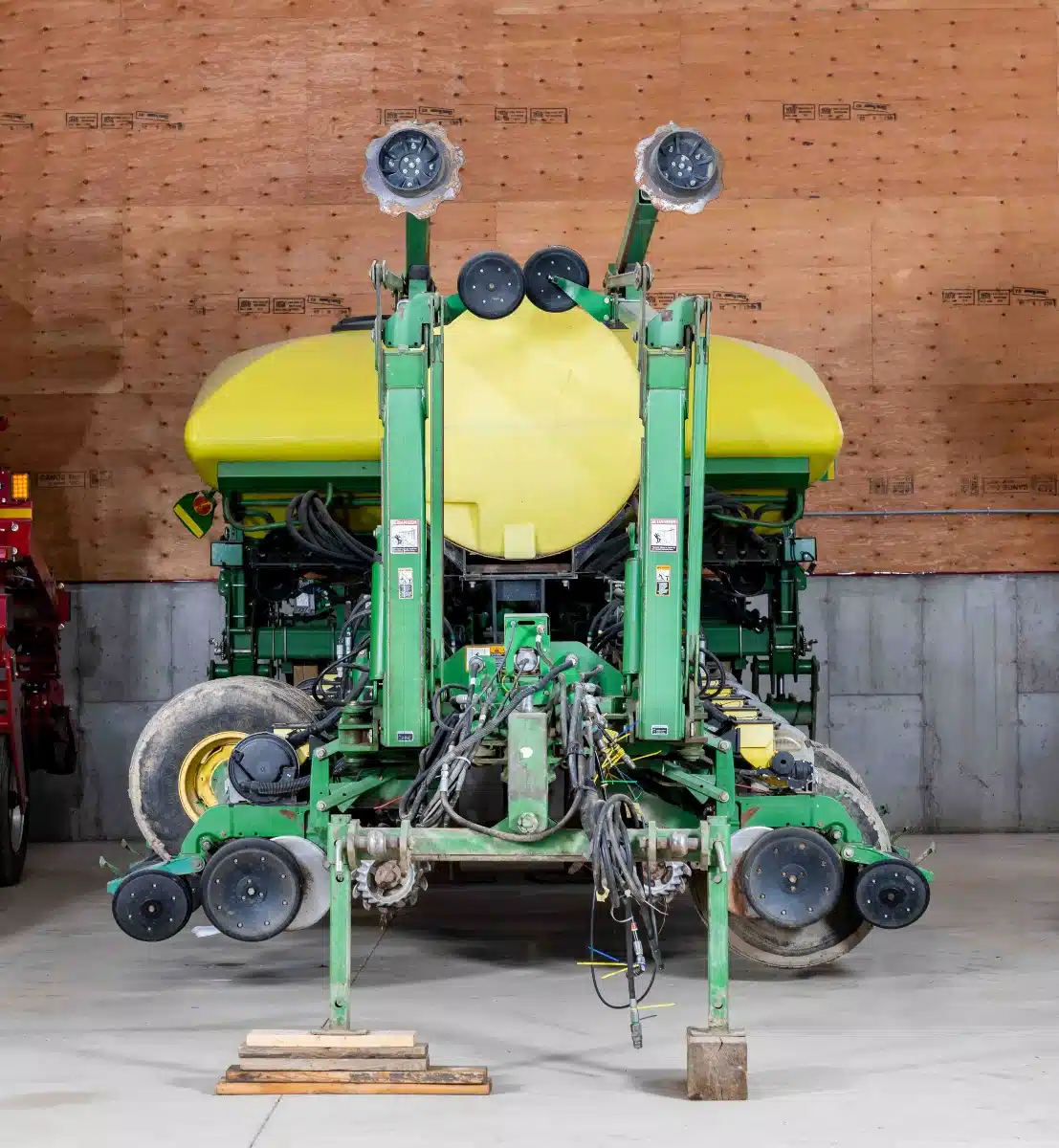 Gallery image 1 for Used John Deere 1770NT CCS Planter