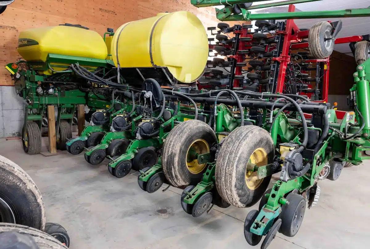 Gallery image 2 for Used John Deere 1770NT CCS Planter
