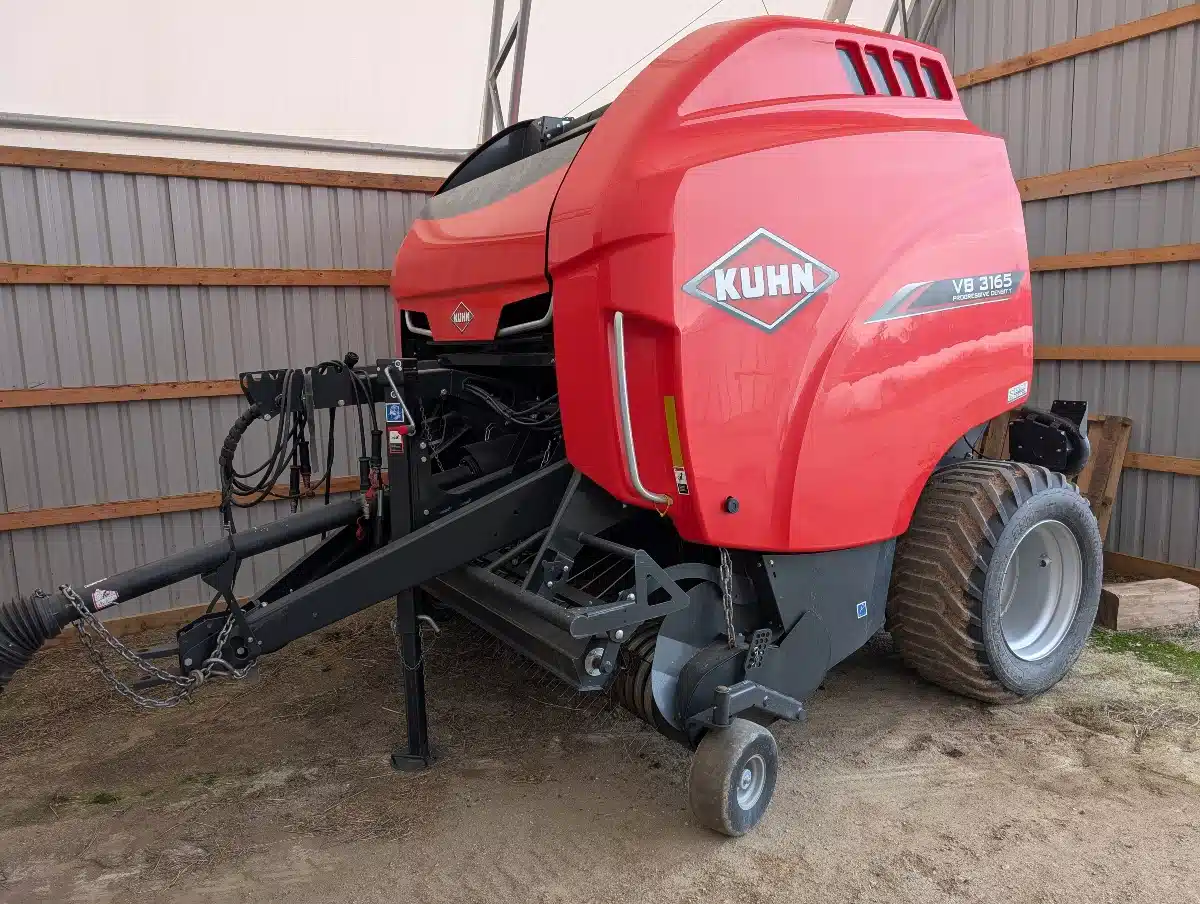 Gallery image 1 for Used 2021 Kuhn VB 3165 Round Baler