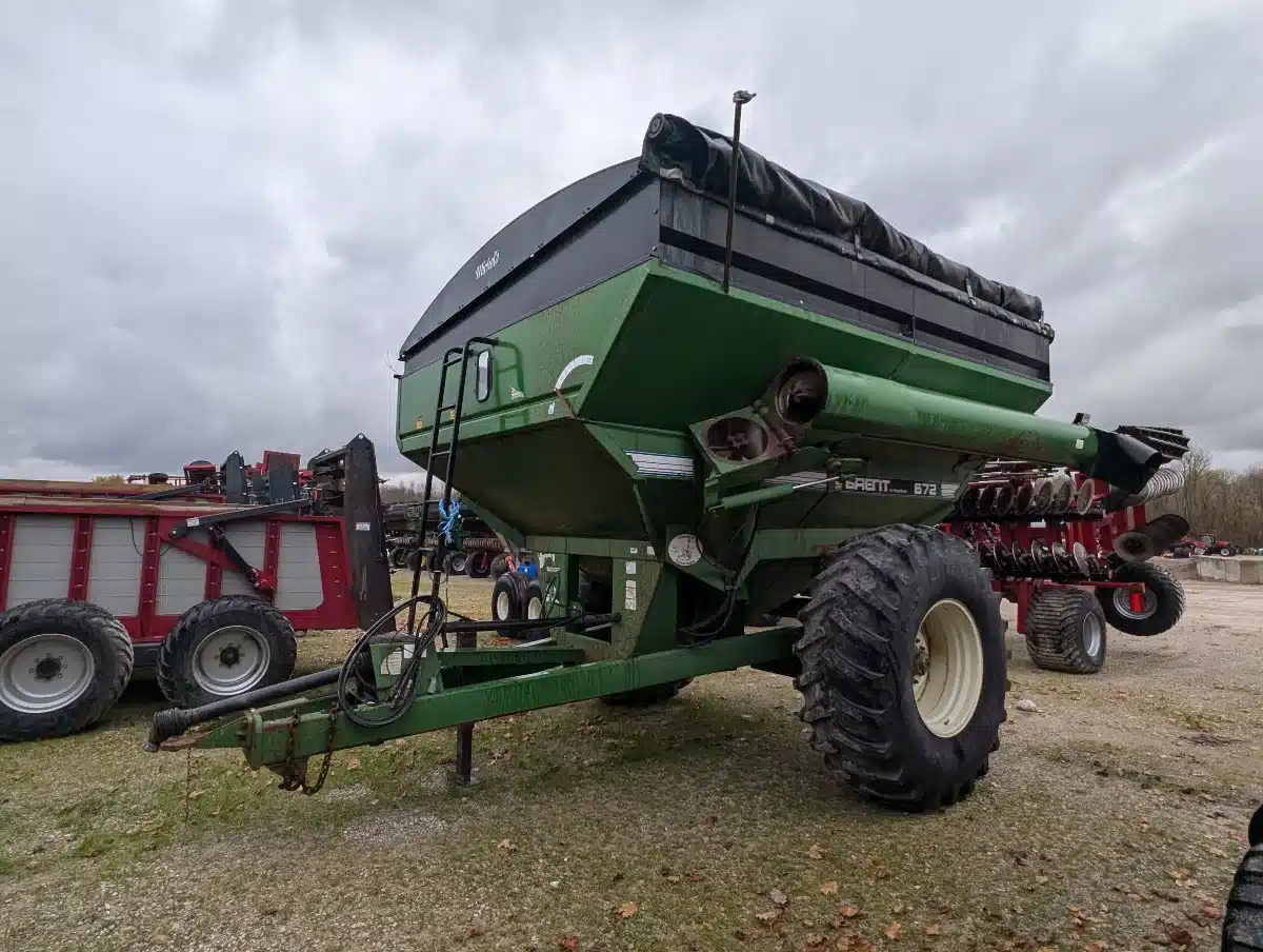 Gallery image 1 for Used Brent 672 Grain Cart