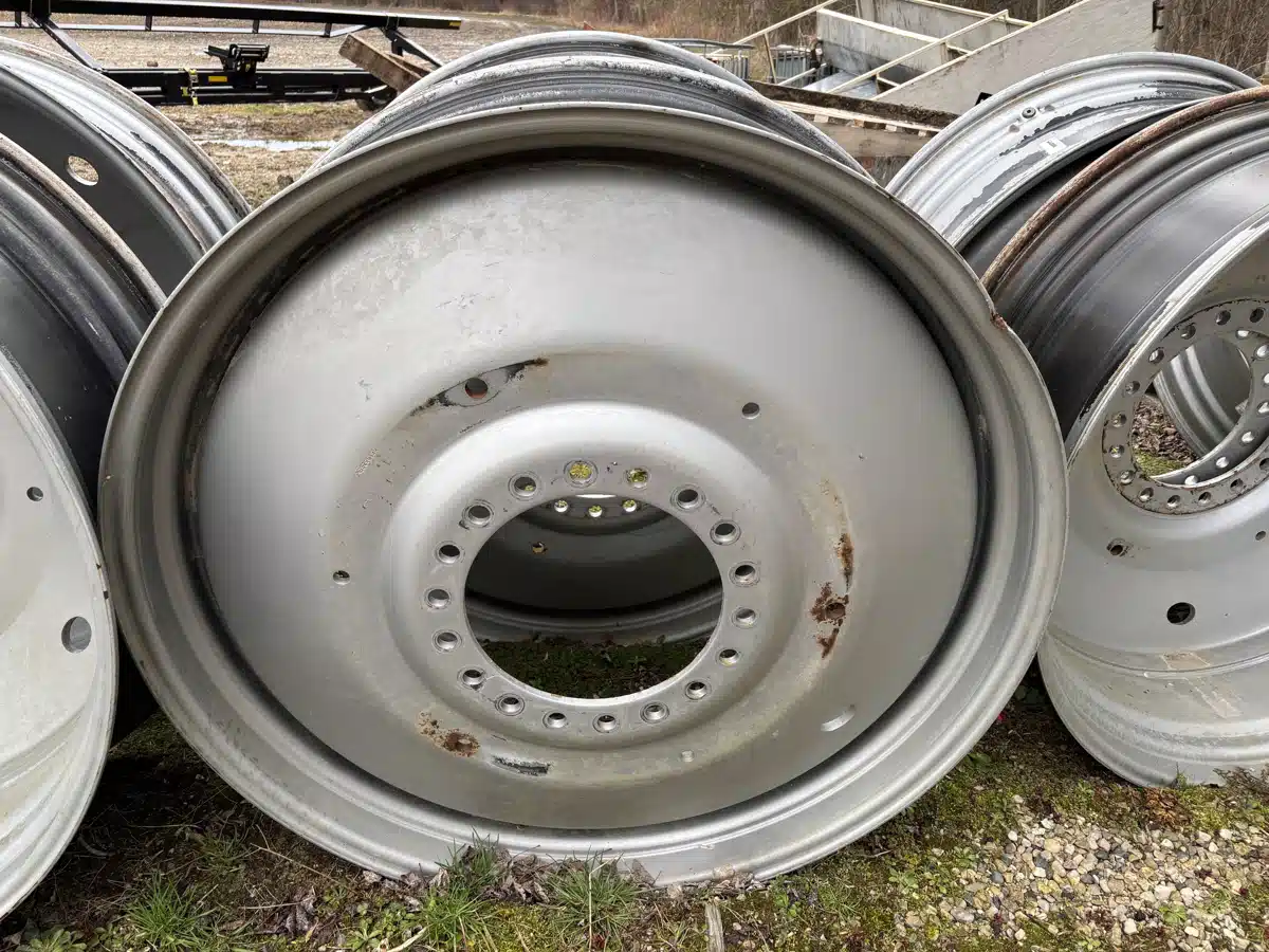 Gallery image 1 for Used Case IH 46xDW16A Rims